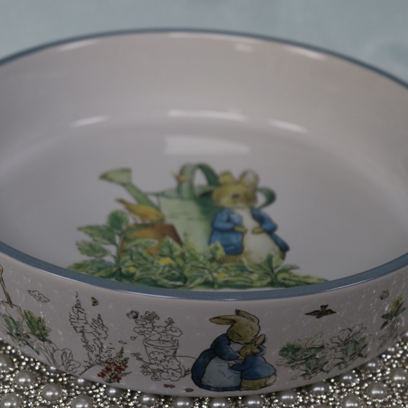 BEATRIX POTTER PETER BUNNY RABBIT EASTER ROUND SERVING DISH CASSEROLE - NEW - Picture 9 of 9